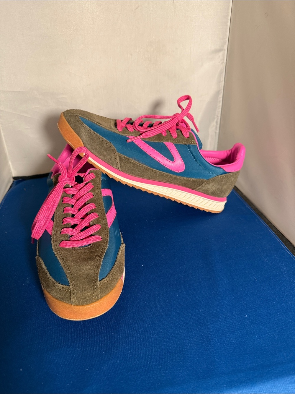 Tretorn Blue & Hot Pink Retro Runner Sneakers women size 8